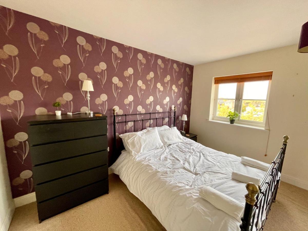 Manor House - Cosy Guesthouse Beside Farnham Hospital Esterno foto
