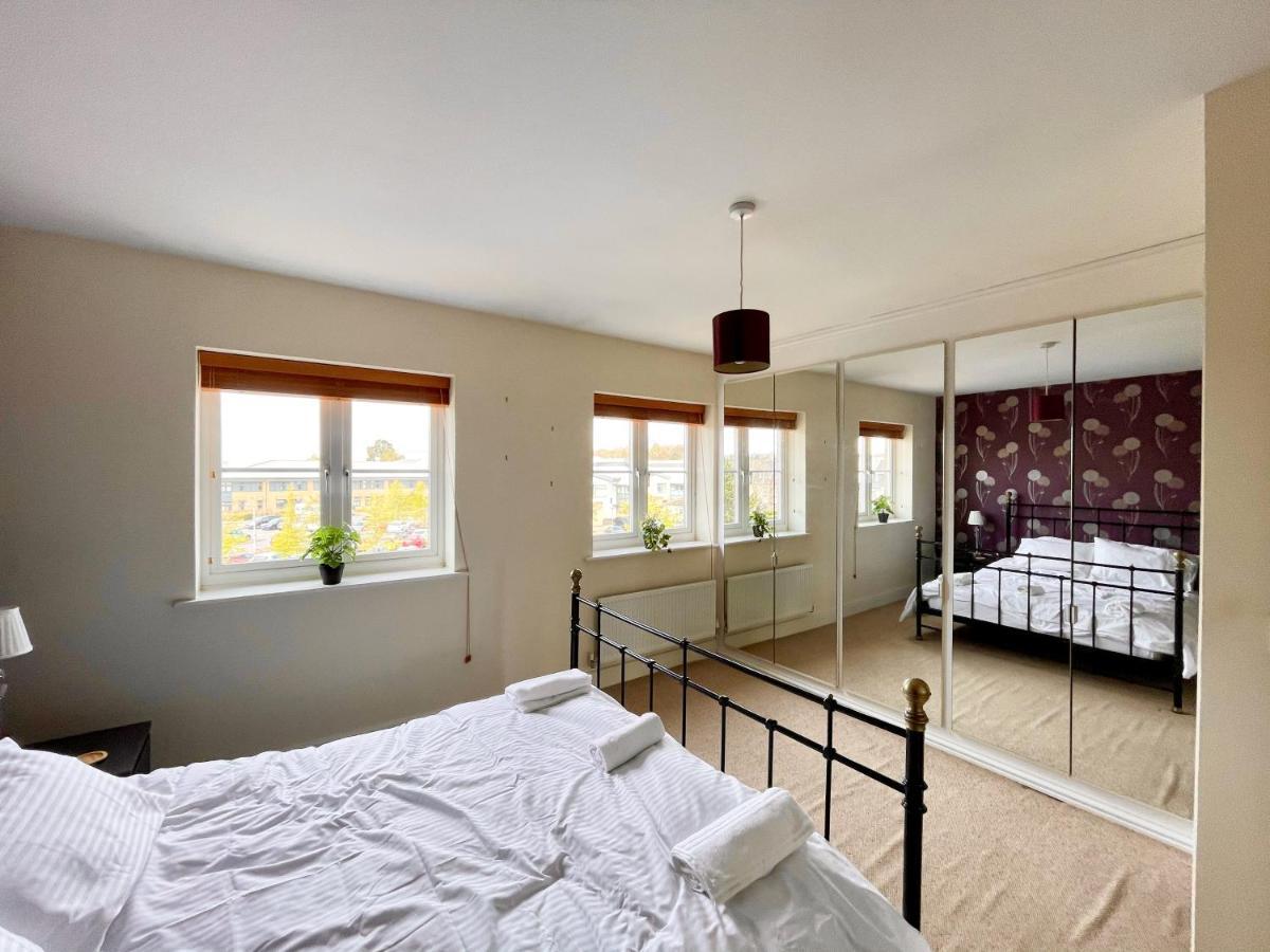 Manor House - Cosy Guesthouse Beside Farnham Hospital Esterno foto