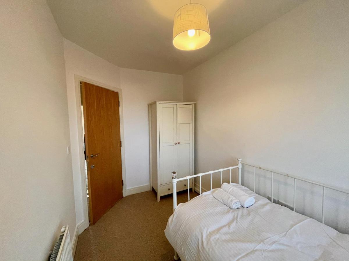 Manor House - Cosy Guesthouse Beside Farnham Hospital Esterno foto